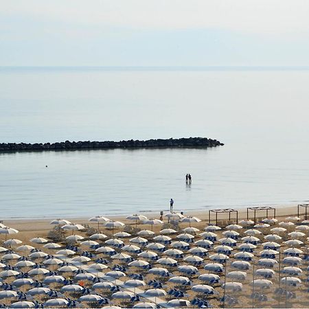 Hotel Sayonara เซนีกัลเลีย ภายนอก รูปภาพ