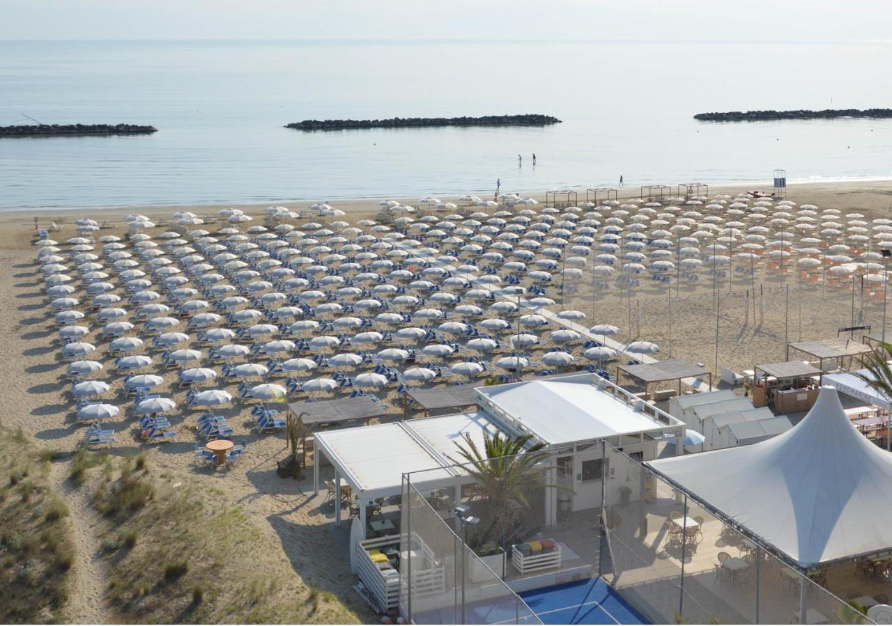Hotel Sayonara เซนีกัลเลีย ภายนอก รูปภาพ