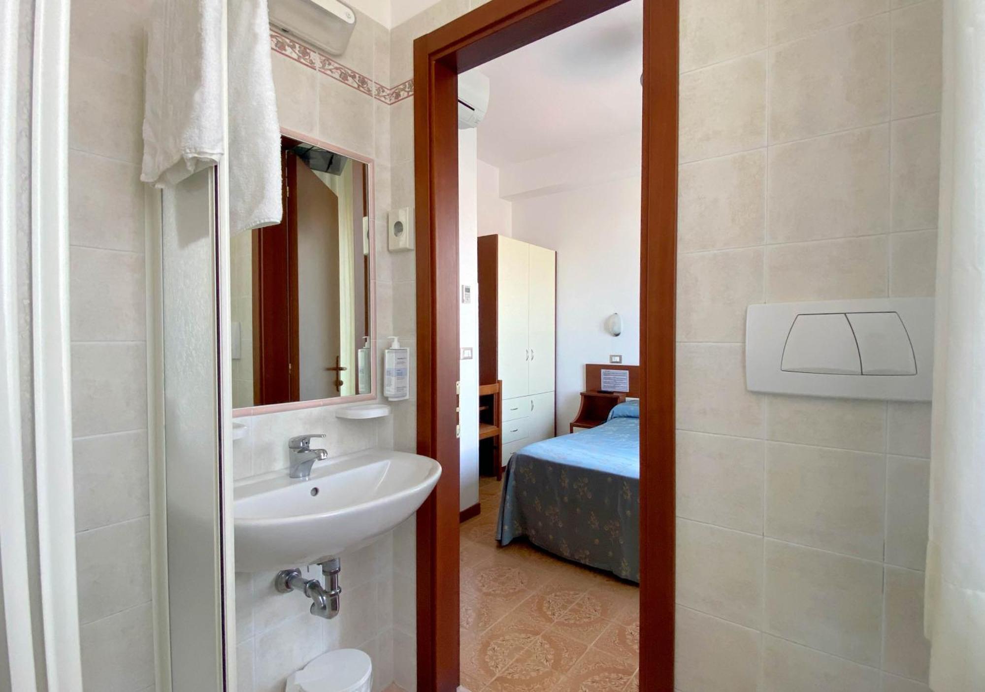 Hotel Sayonara เซนีกัลเลีย ภายนอก รูปภาพ
