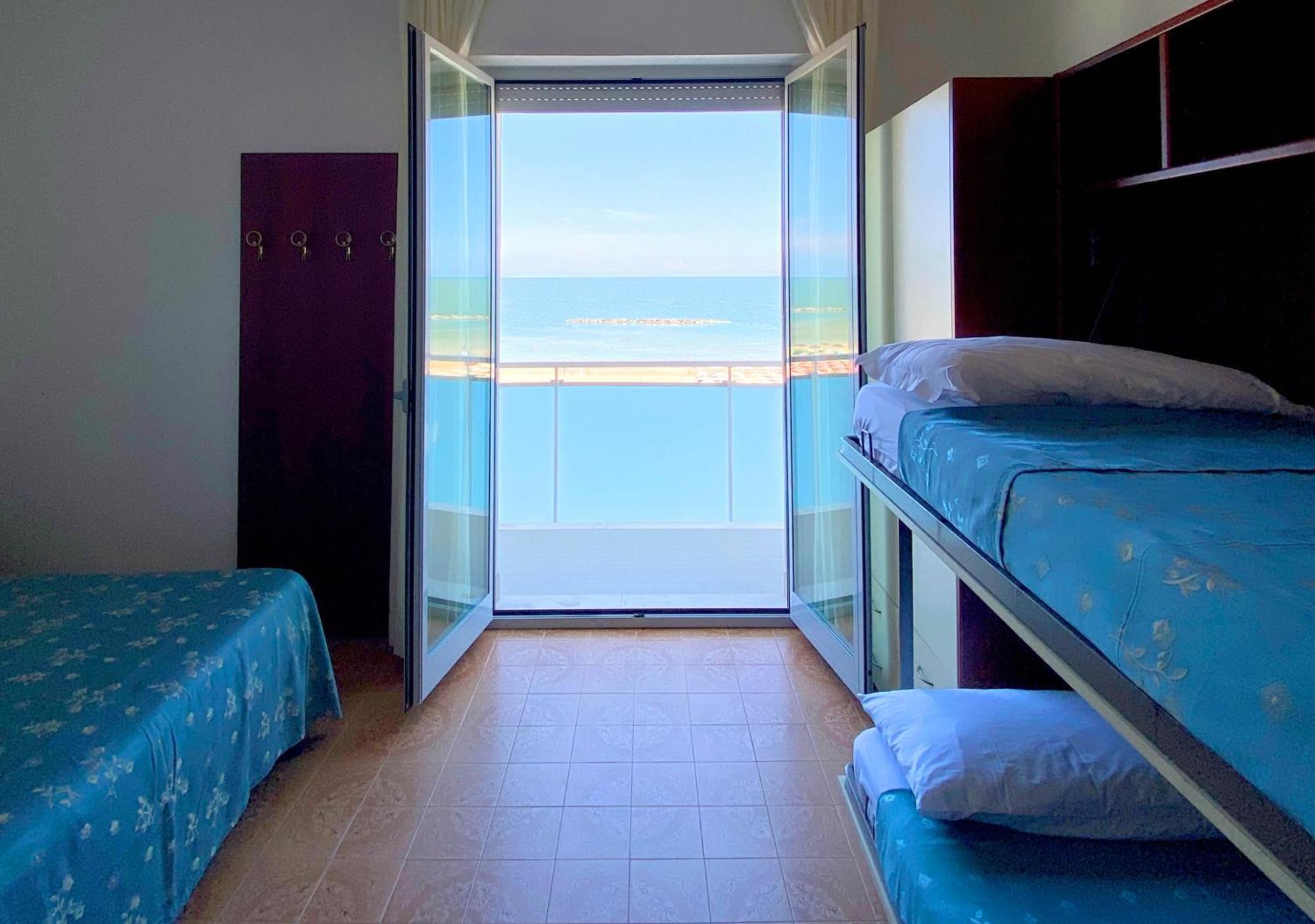 Hotel Sayonara เซนีกัลเลีย ภายนอก รูปภาพ
