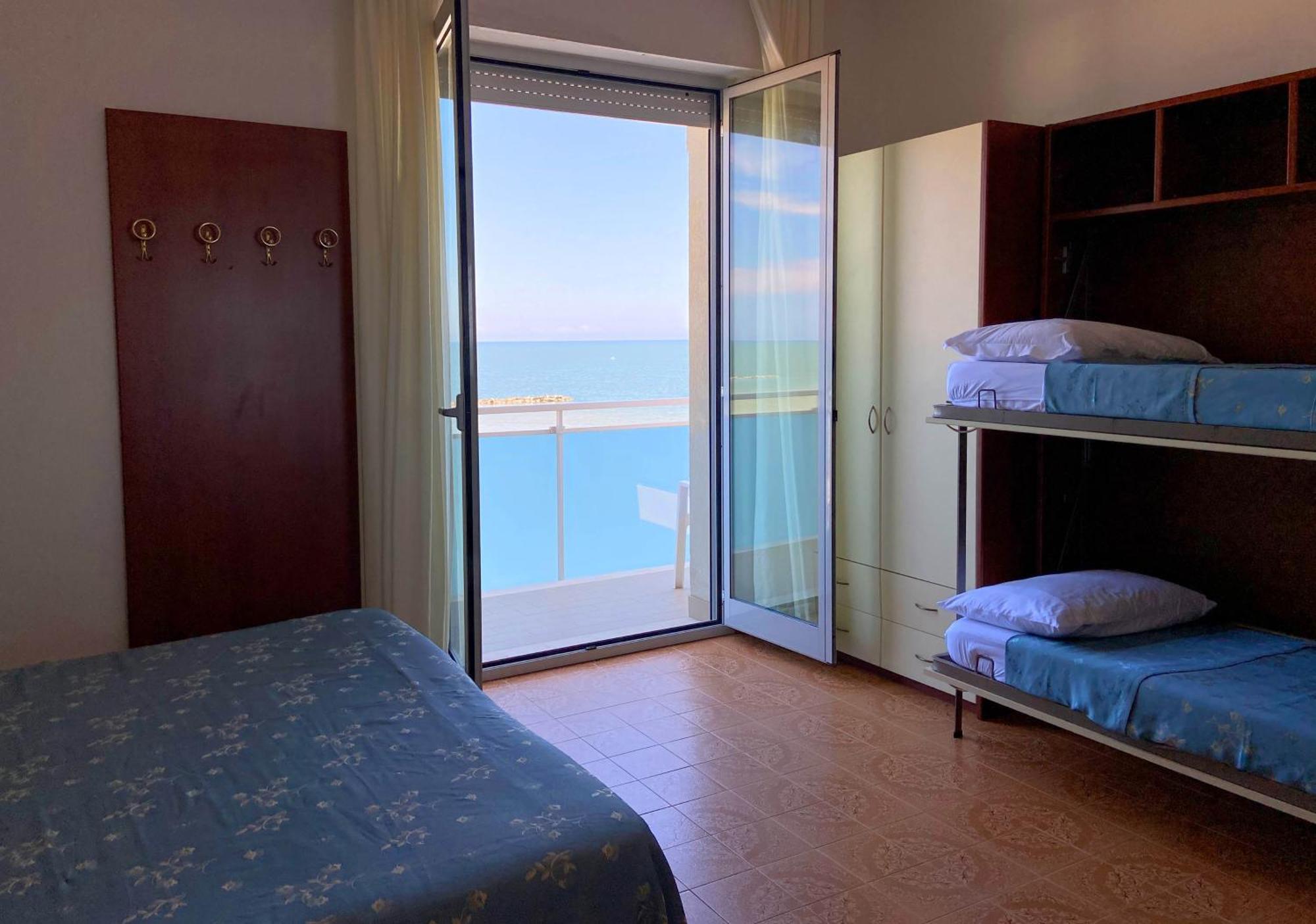 Hotel Sayonara เซนีกัลเลีย ภายนอก รูปภาพ