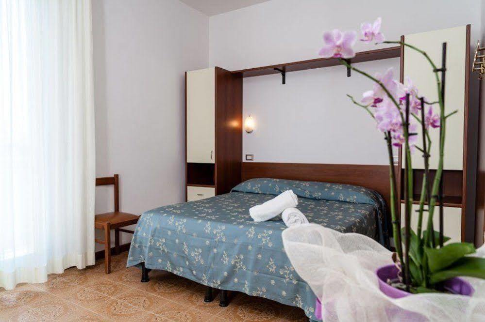 Hotel Sayonara เซนีกัลเลีย ภายนอก รูปภาพ